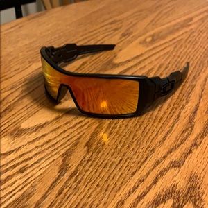Men’s Oakley polarized oil rig sunglasses